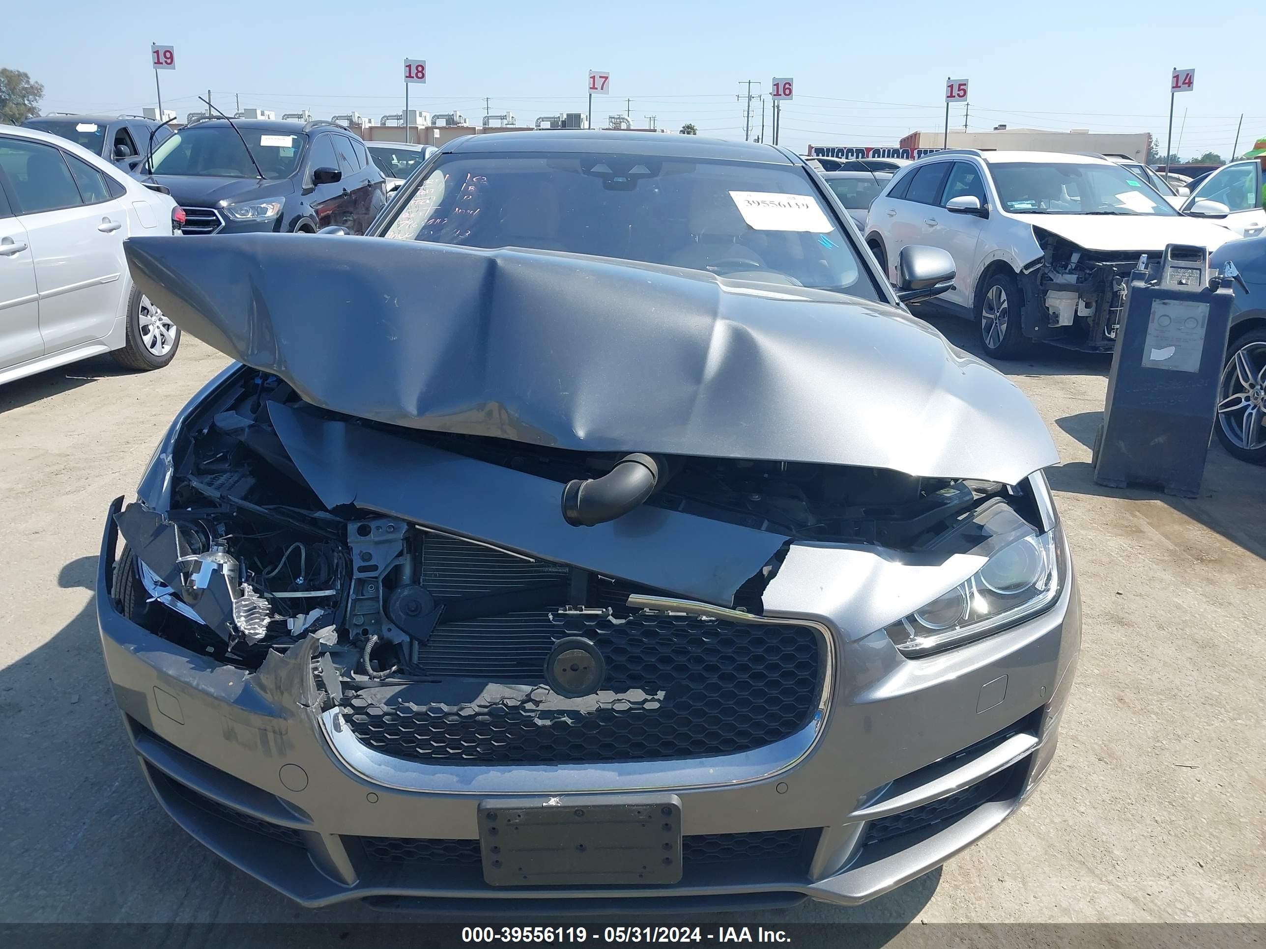 Photo 12 VIN: SAJAD4FN4KCP44013 - JAGUAR XE 