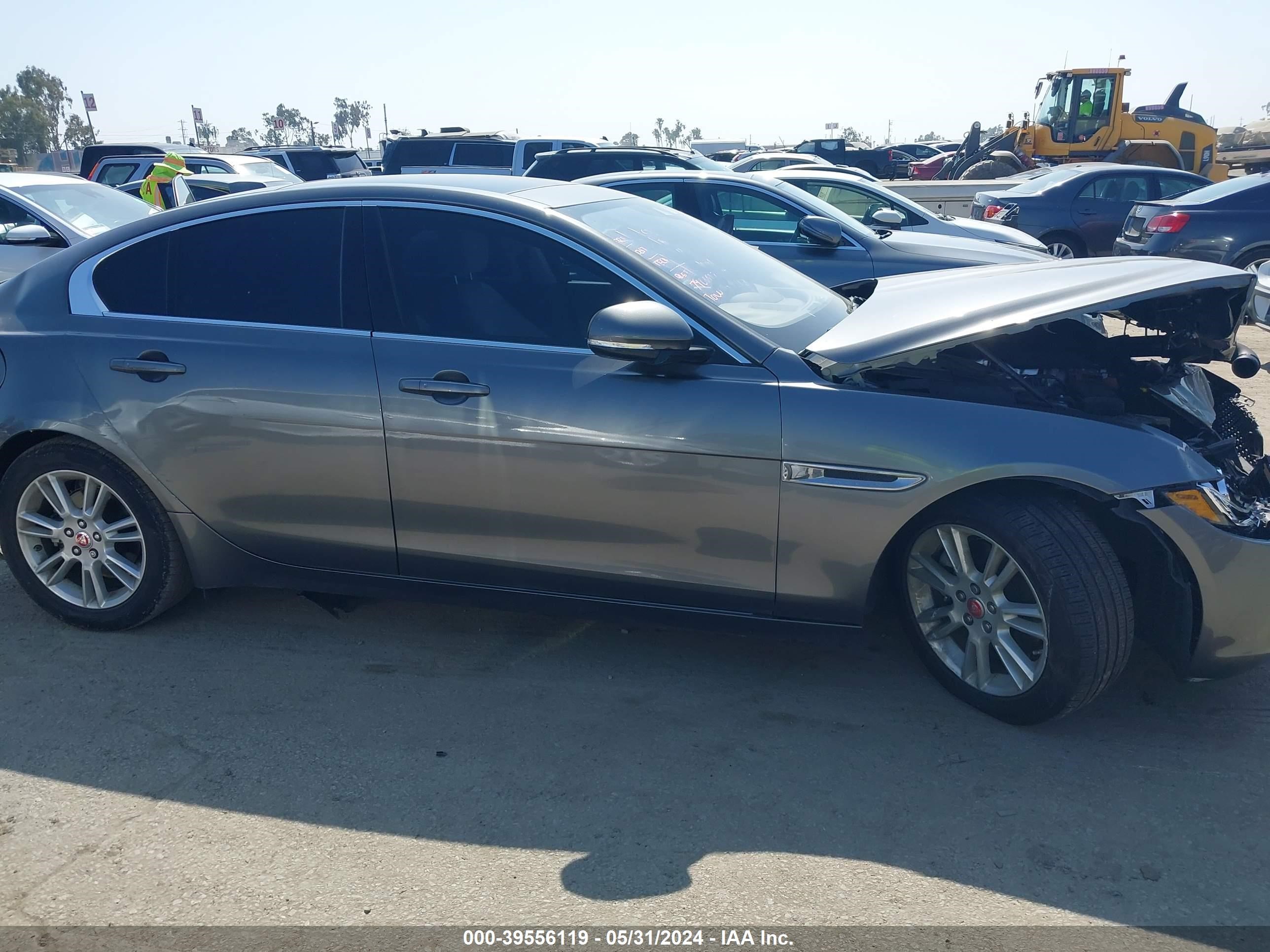 Photo 13 VIN: SAJAD4FN4KCP44013 - JAGUAR XE 