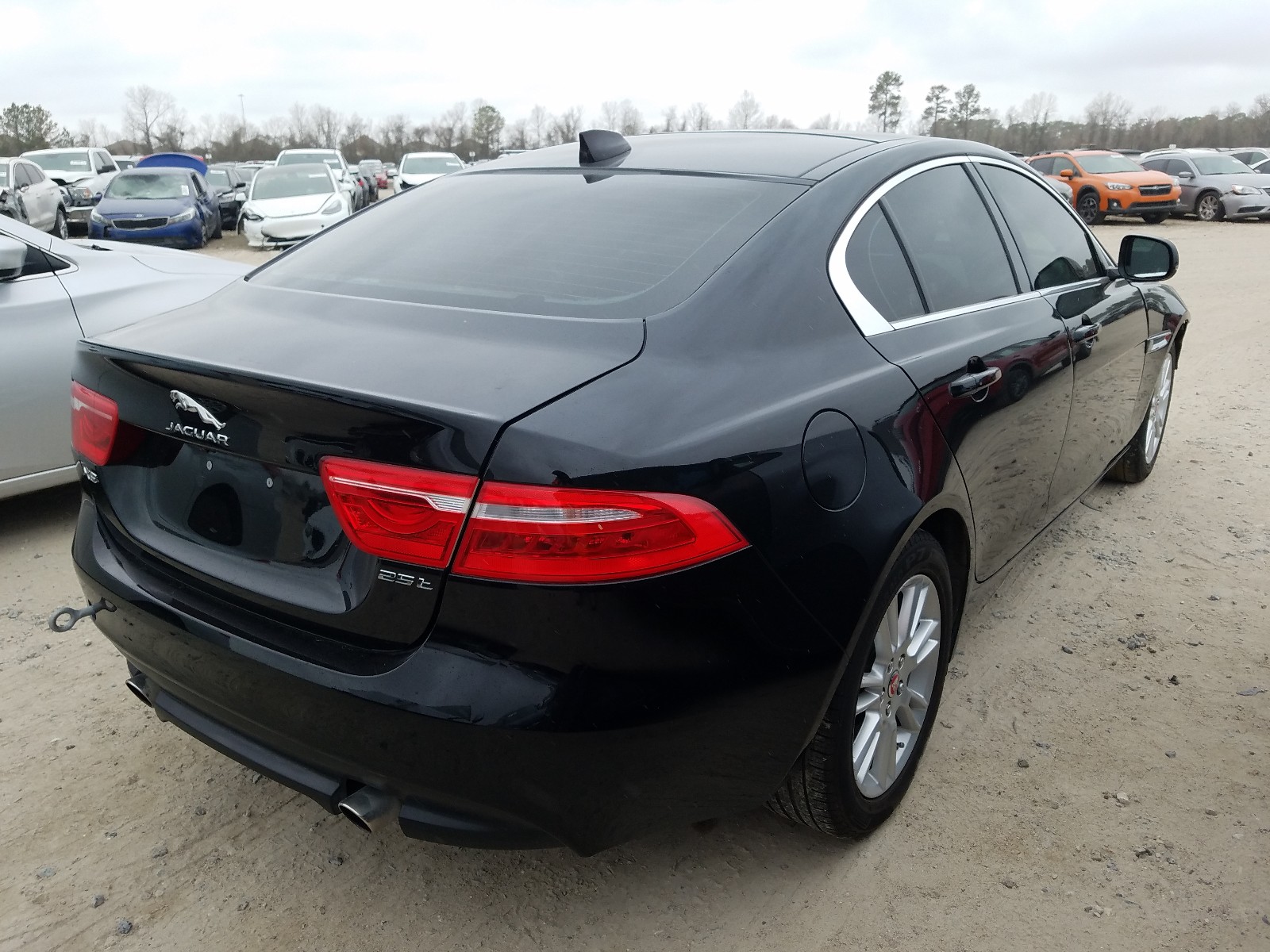 Photo 3 VIN: SAJAD4FX6KCP48906 - JAGUAR XE PREMIUM 