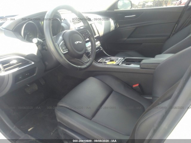 Photo 4 VIN: SAJAD4FX9JCP21181 - JAGUAR XE 