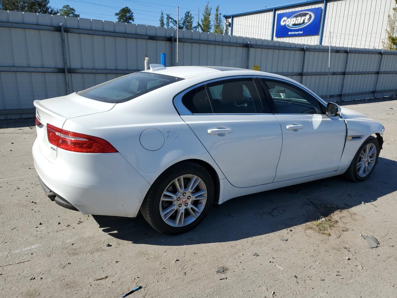 Photo 2 VIN: SAJAD4FXXKCP44910 - JAGUAR XE 