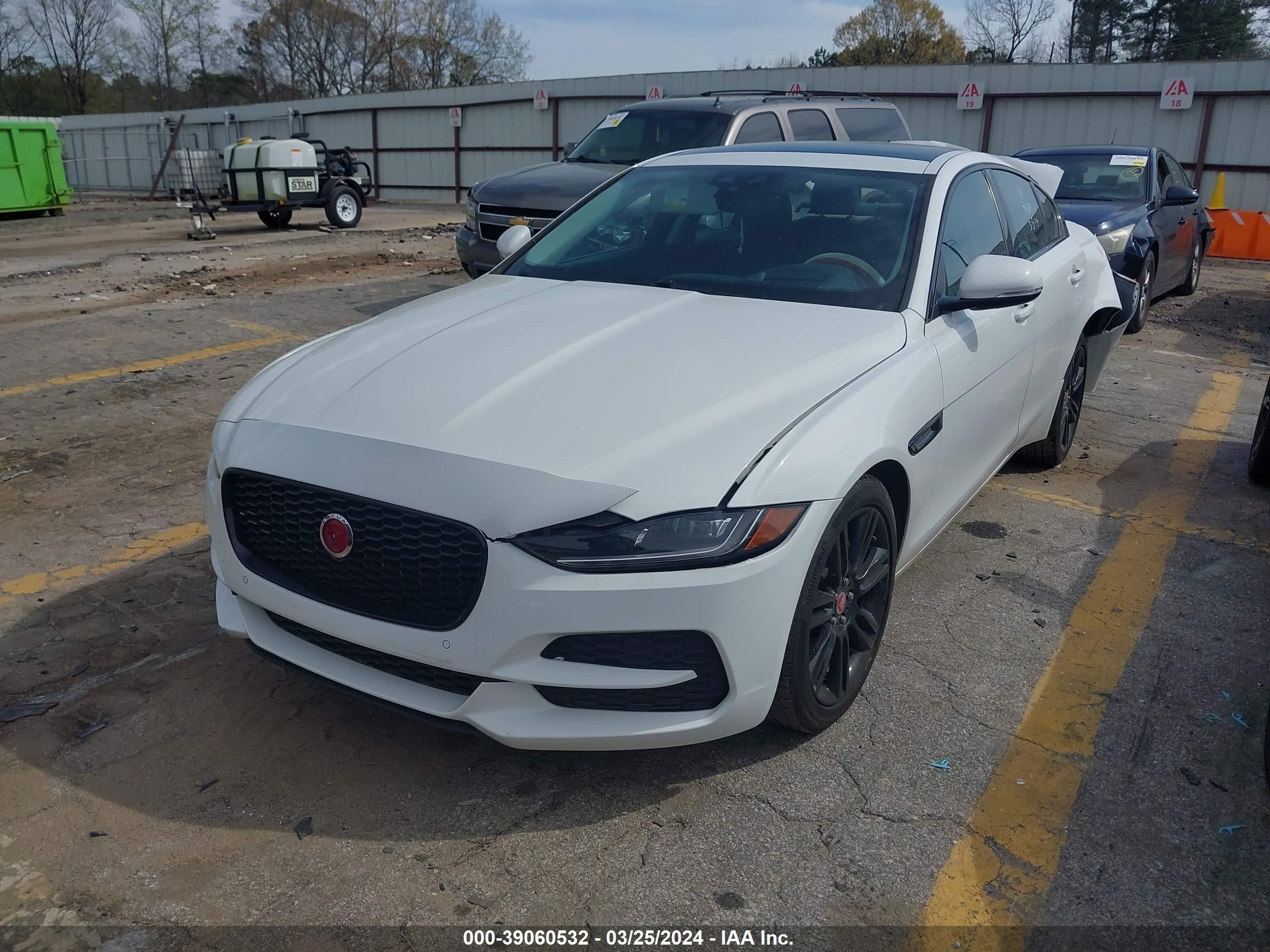 Photo 1 VIN: SAJAE4FX2LCP62820 - JAGUAR XE 