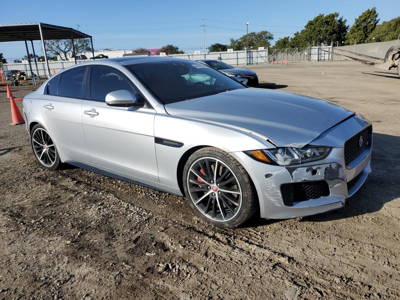 Photo 3 VIN: SAJAG4FV5JCP18607 - JAGUAR XE 