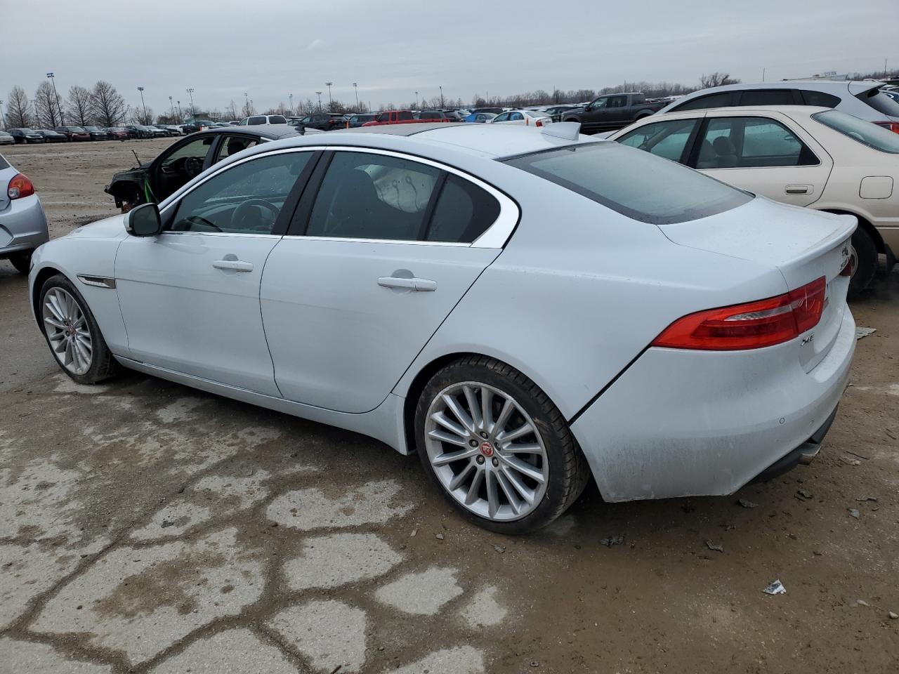 Photo 1 VIN: SAJAH4BV5HA946633 - JAGUAR XE 