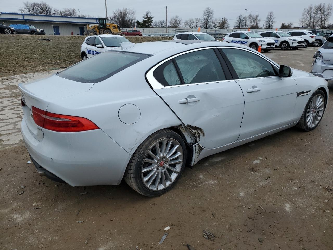 Photo 2 VIN: SAJAH4BV5HA946633 - JAGUAR XE 