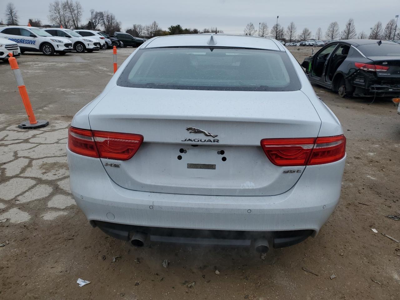 Photo 5 VIN: SAJAH4BV5HA946633 - JAGUAR XE 