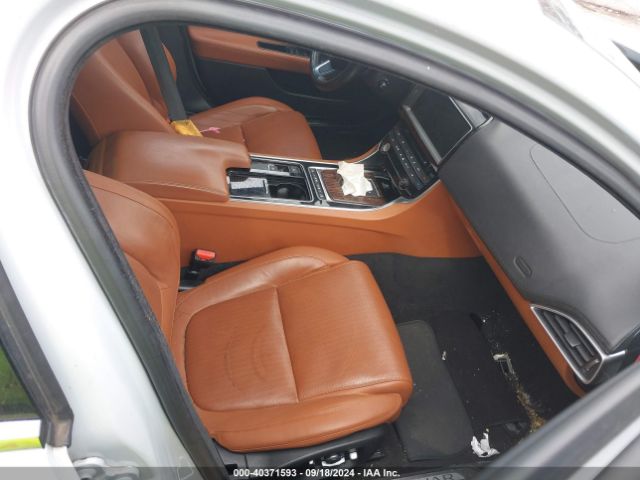 Photo 4 VIN: SAJAH4EV1JCP17517 - JAGUAR XE 