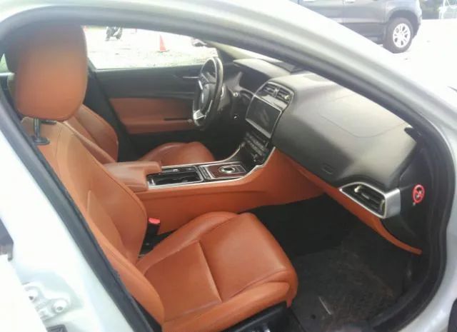 Photo 4 VIN: SAJAH4EV2JCP17669 - JAGUAR XE 