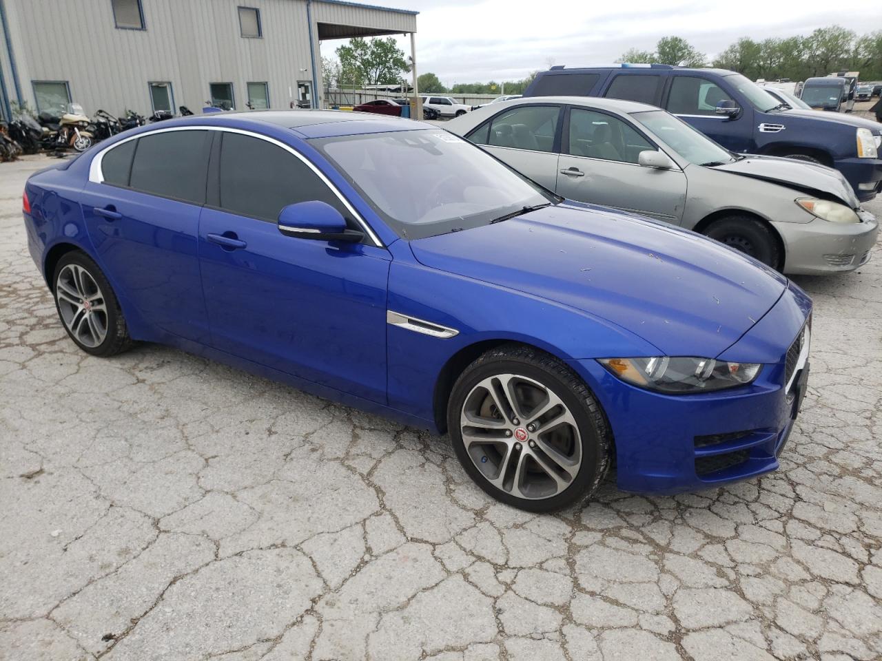 Photo 3 VIN: SAJAJ4BV5HA973285 - JAGUAR XE 