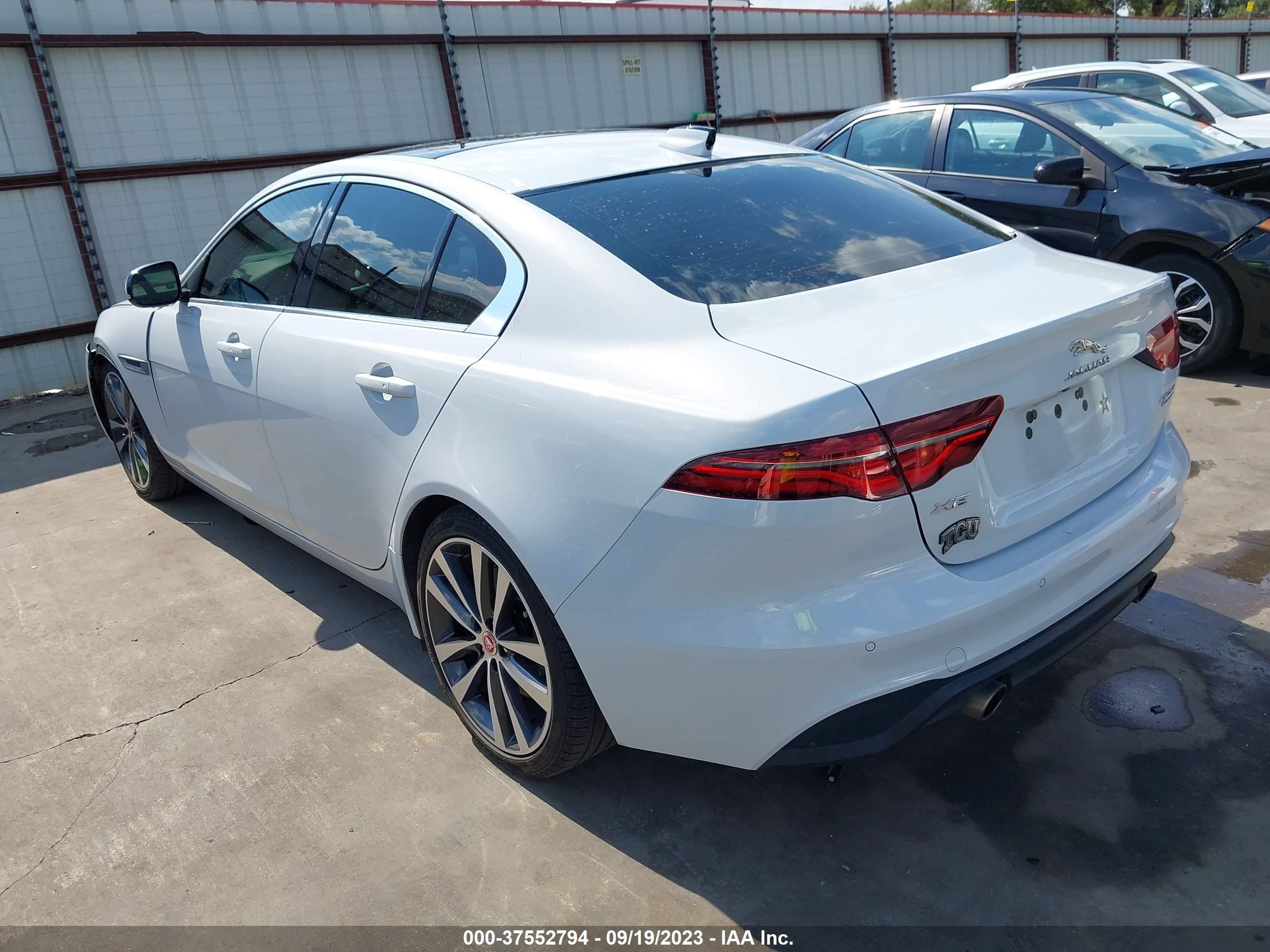 Photo 2 VIN: SAJAJ4FX3LCP59808 - JAGUAR XE 