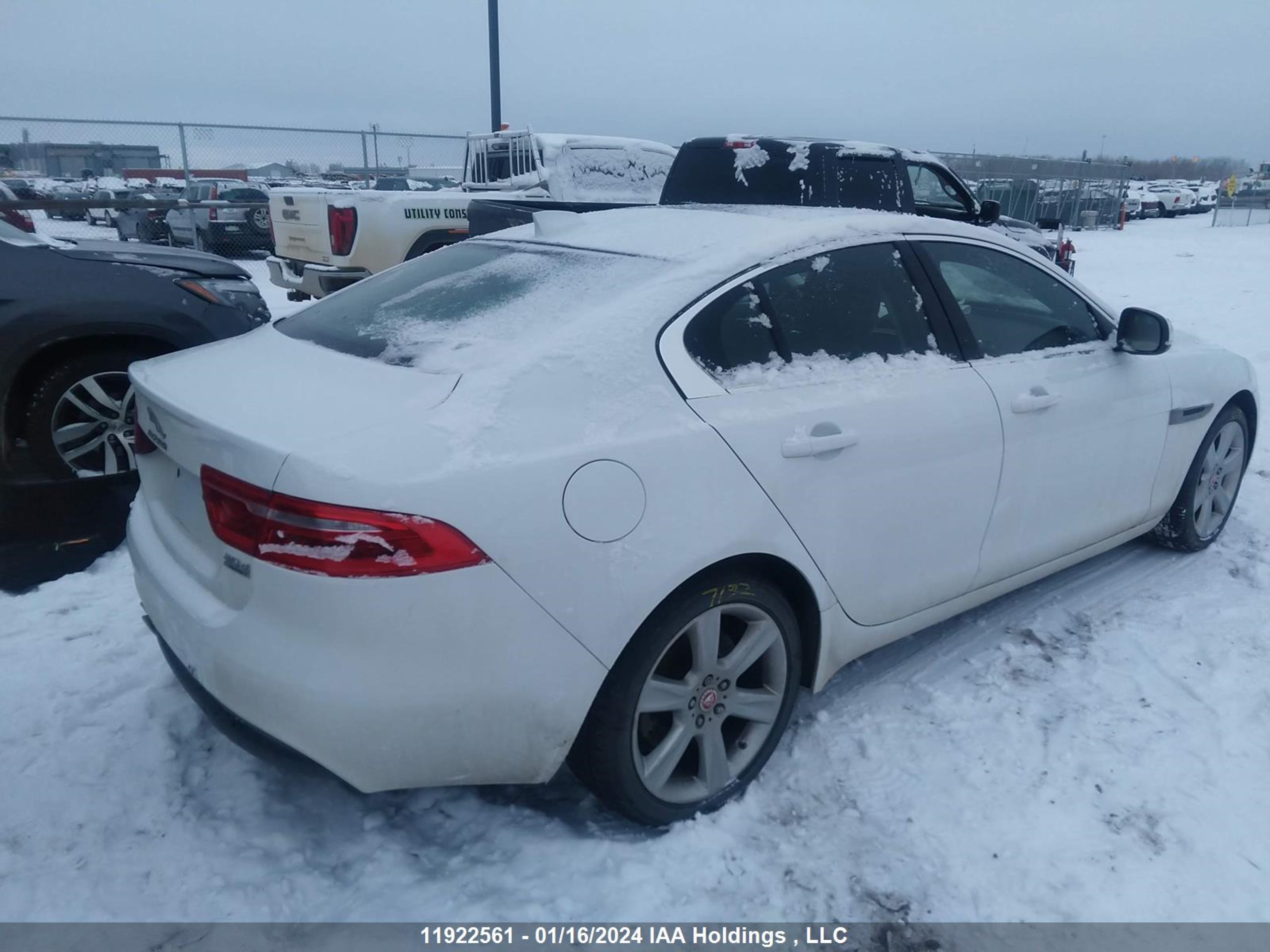 Photo 3 VIN: SAJAK4FN2JCP36691 - JAGUAR XE 