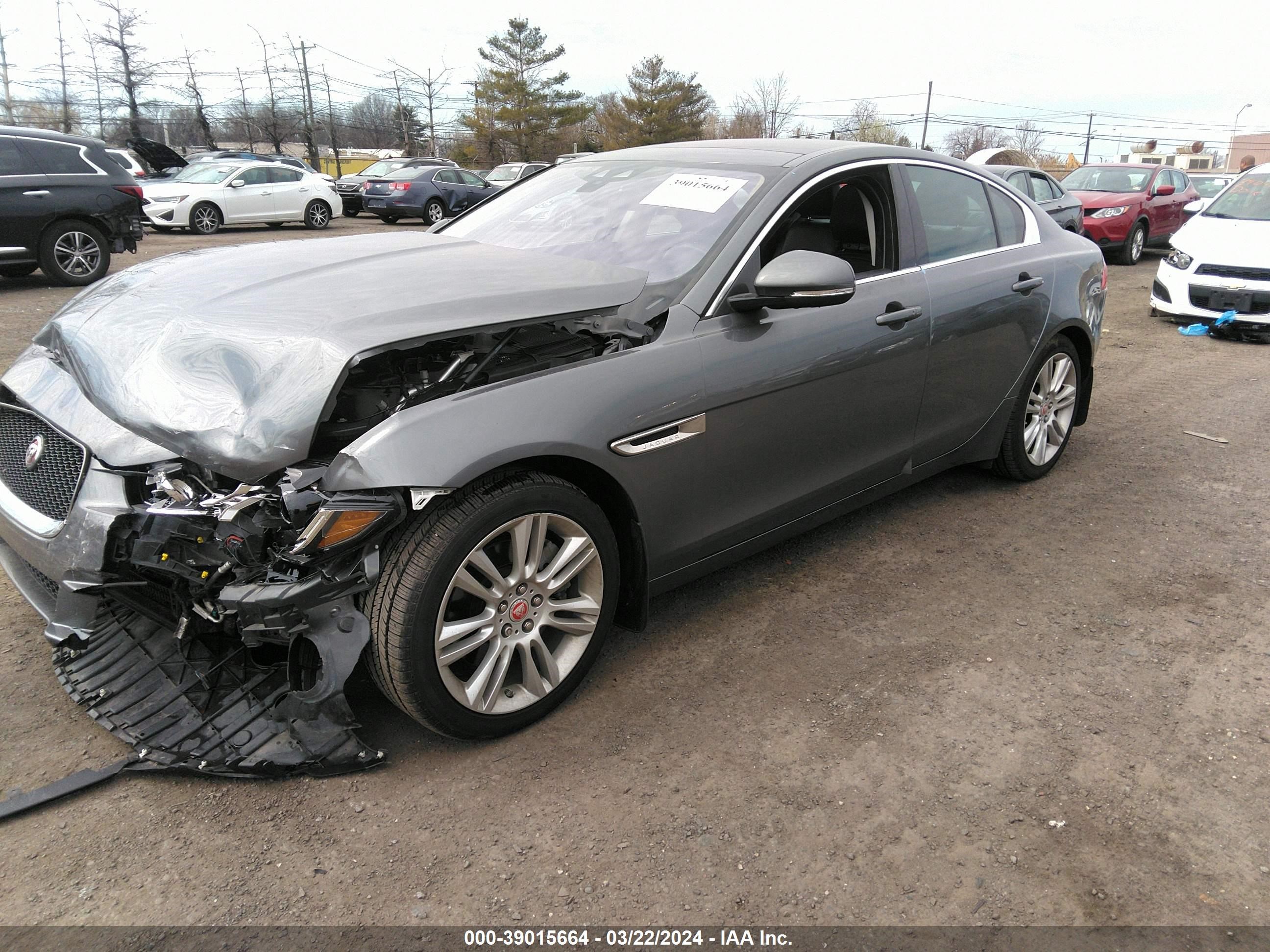 Photo 1 VIN: SAJAK4FX5KCP50636 - JAGUAR XE 