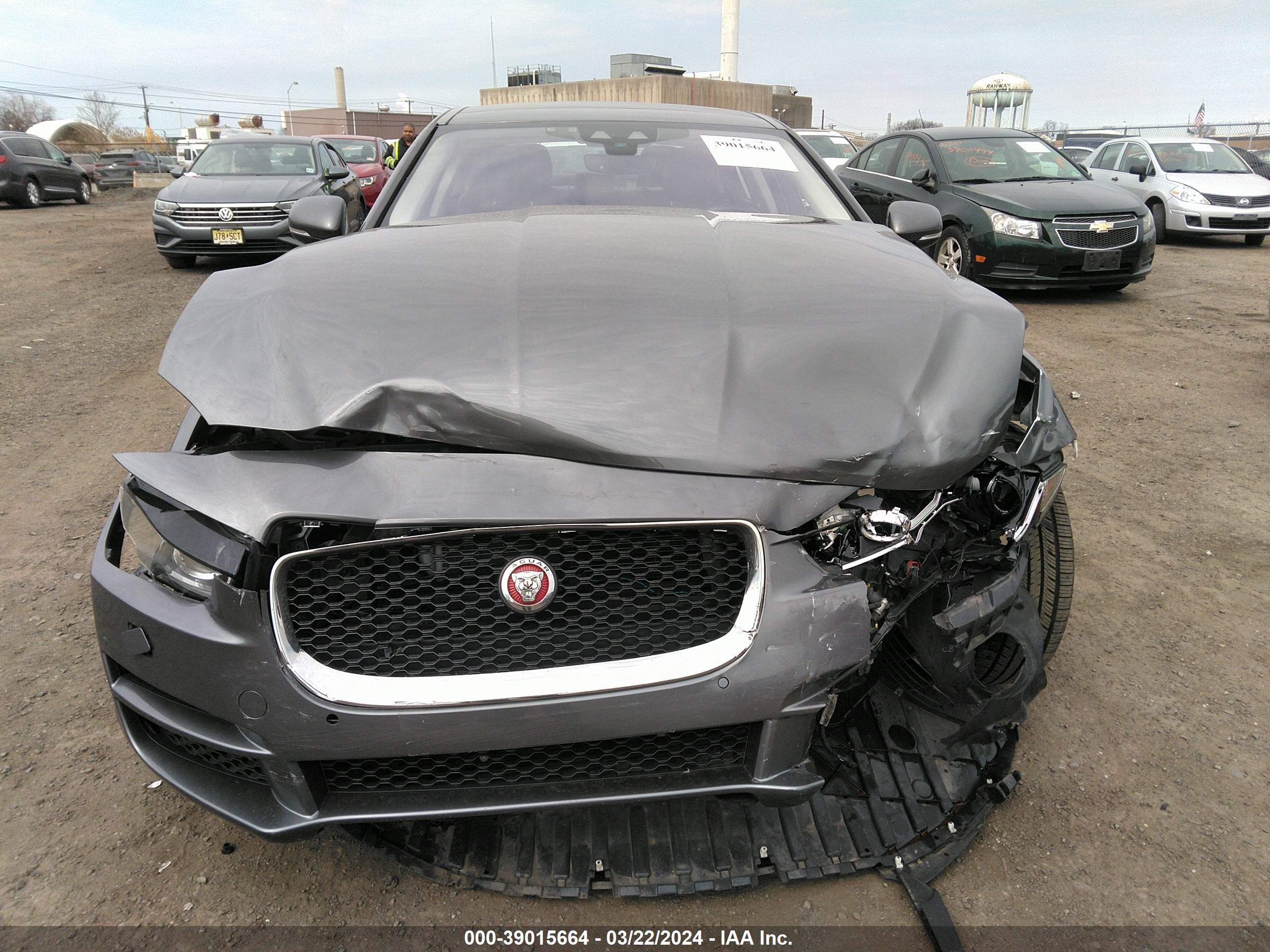 Photo 11 VIN: SAJAK4FX5KCP50636 - JAGUAR XE 