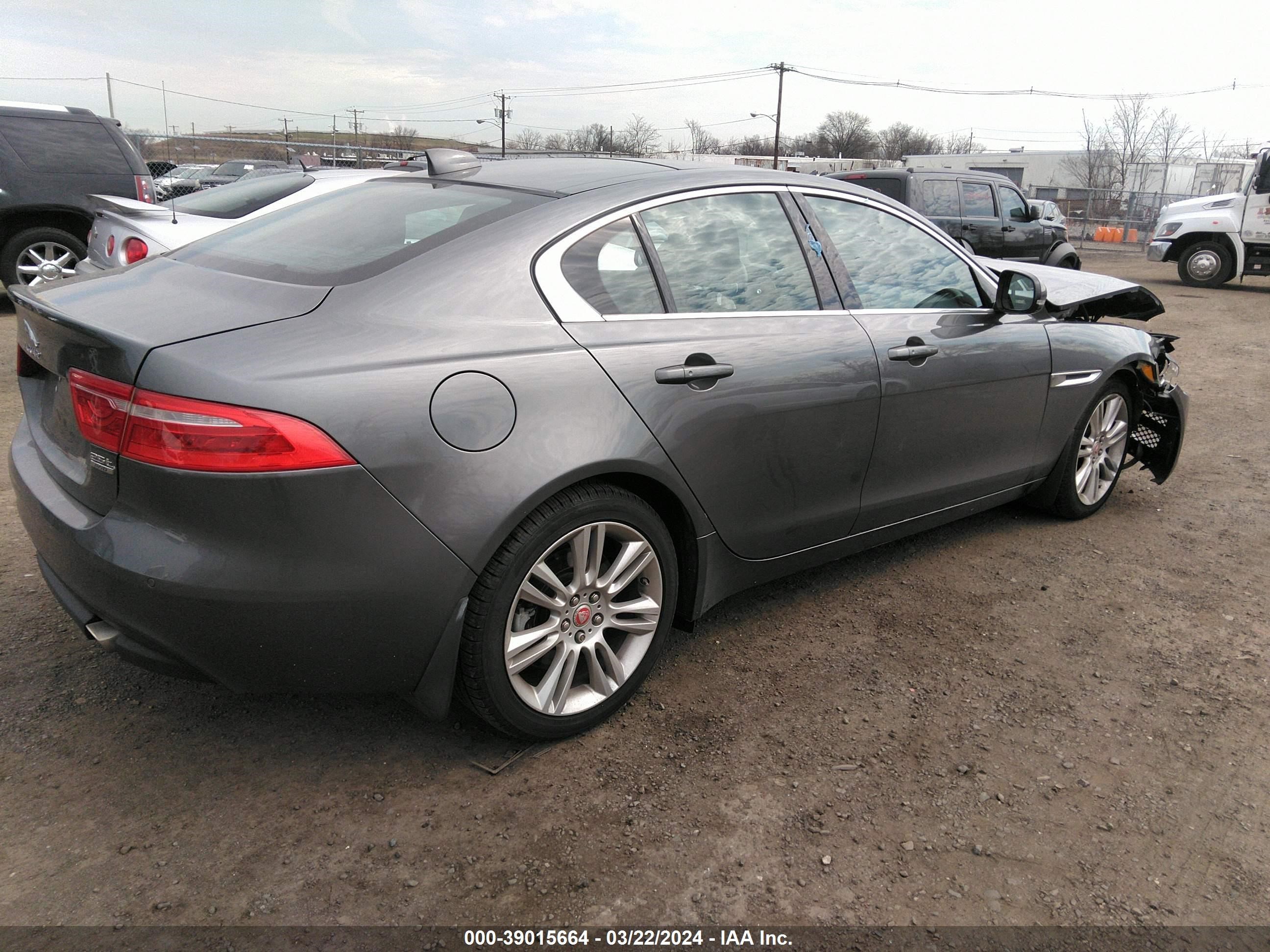 Photo 3 VIN: SAJAK4FX5KCP50636 - JAGUAR XE 