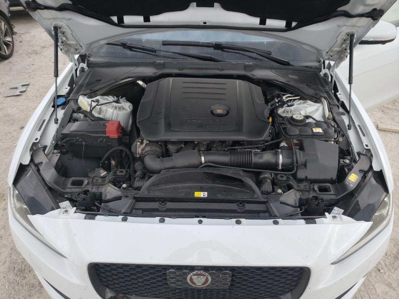 Photo 10 VIN: SAJAL4BN1HA943887 - JAGUAR XE 