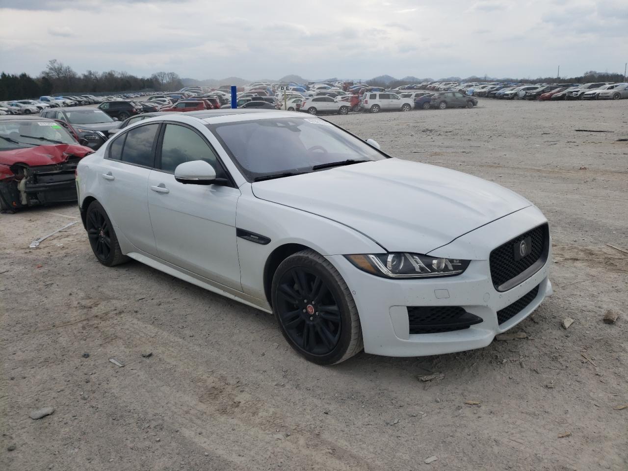 Photo 3 VIN: SAJAL4BN1HA943887 - JAGUAR XE 