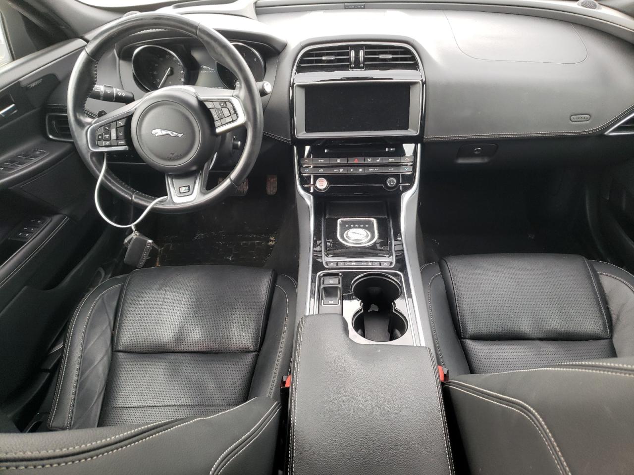 Photo 7 VIN: SAJAL4BN1HA943887 - JAGUAR XE 