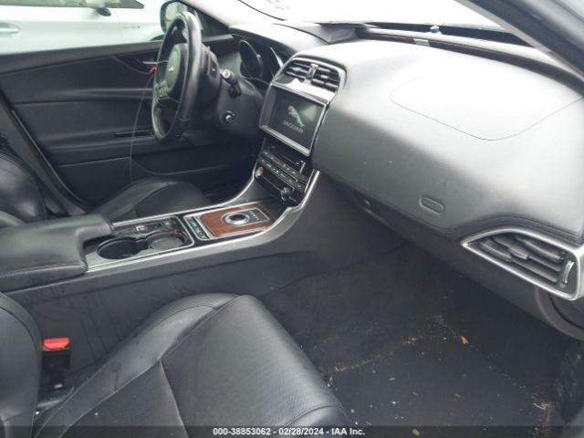 Photo 4 VIN: SAJAN4BV3HA946672 - JAGUAR XE 