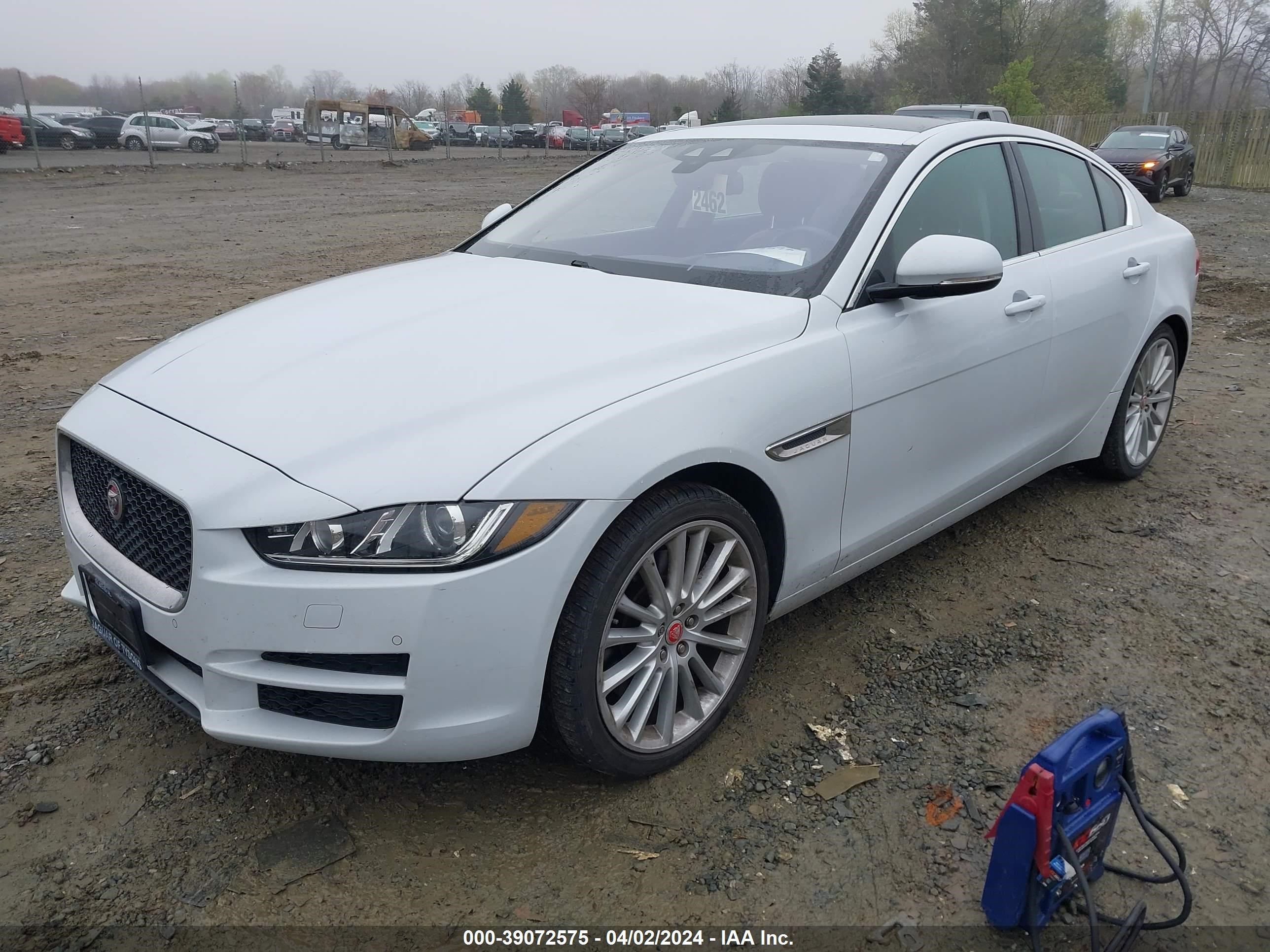 Photo 1 VIN: SAJAN4EV8JCP17717 - JAGUAR XE 