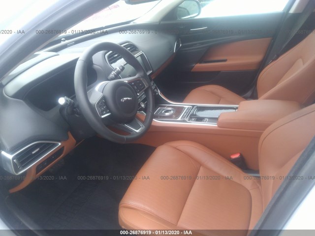 Photo 4 VIN: SAJAN4EV9JCP17497 - JAGUAR XE 