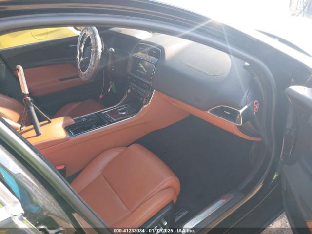 Photo 4 VIN: SAJAN4GX9JCP37067 - JAGUAR XE 