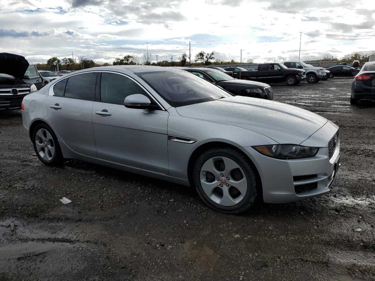 Photo 3 VIN: SAJAR4BG0HA965394 - JAGUAR XE 