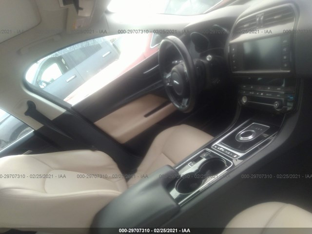 Photo 4 VIN: SAJAR4BG3HA973344 - JAGUAR XE 