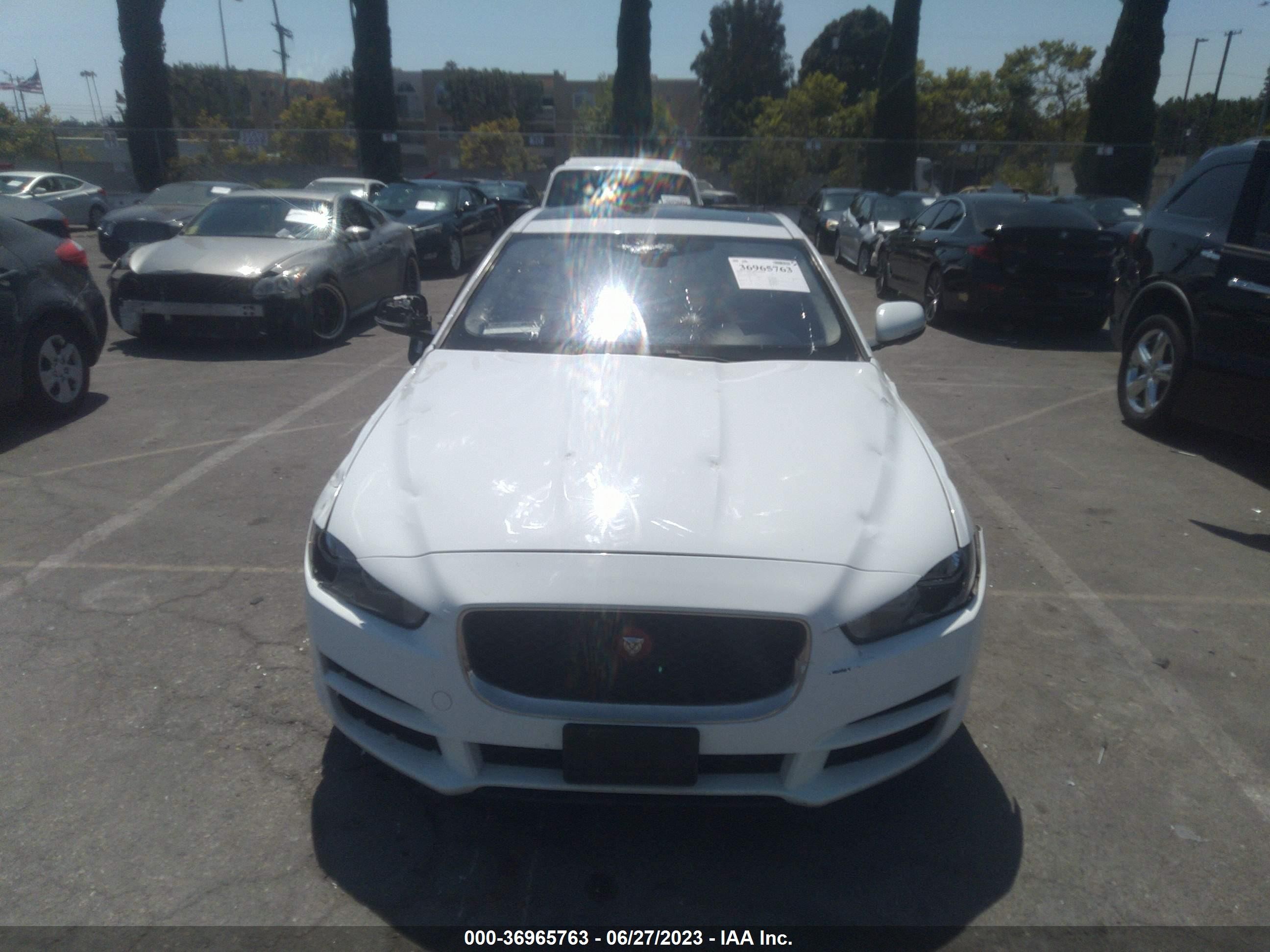 Photo 11 VIN: SAJAR4BN1HA970893 - JAGUAR XE 