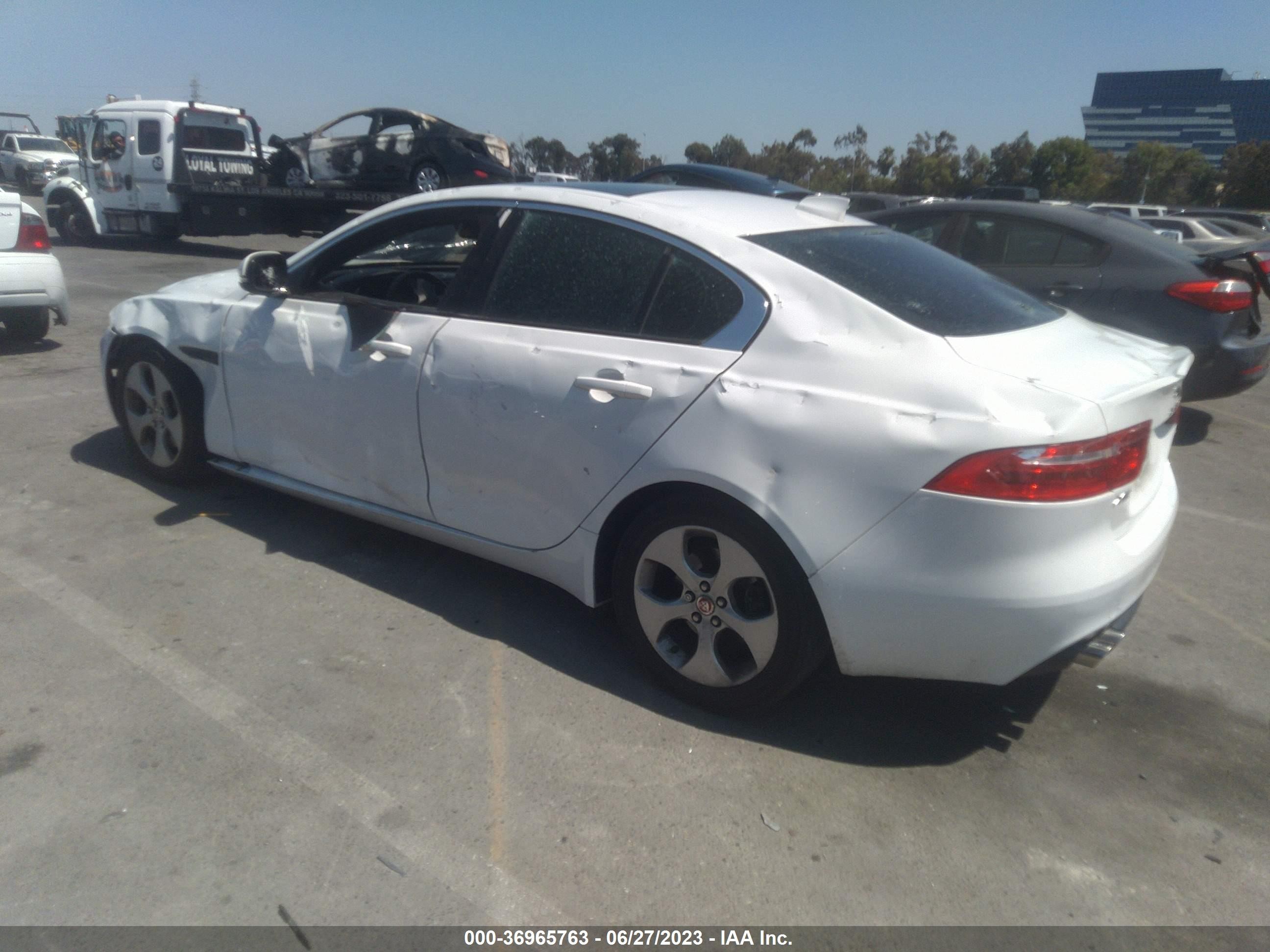 Photo 13 VIN: SAJAR4BN1HA970893 - JAGUAR XE 