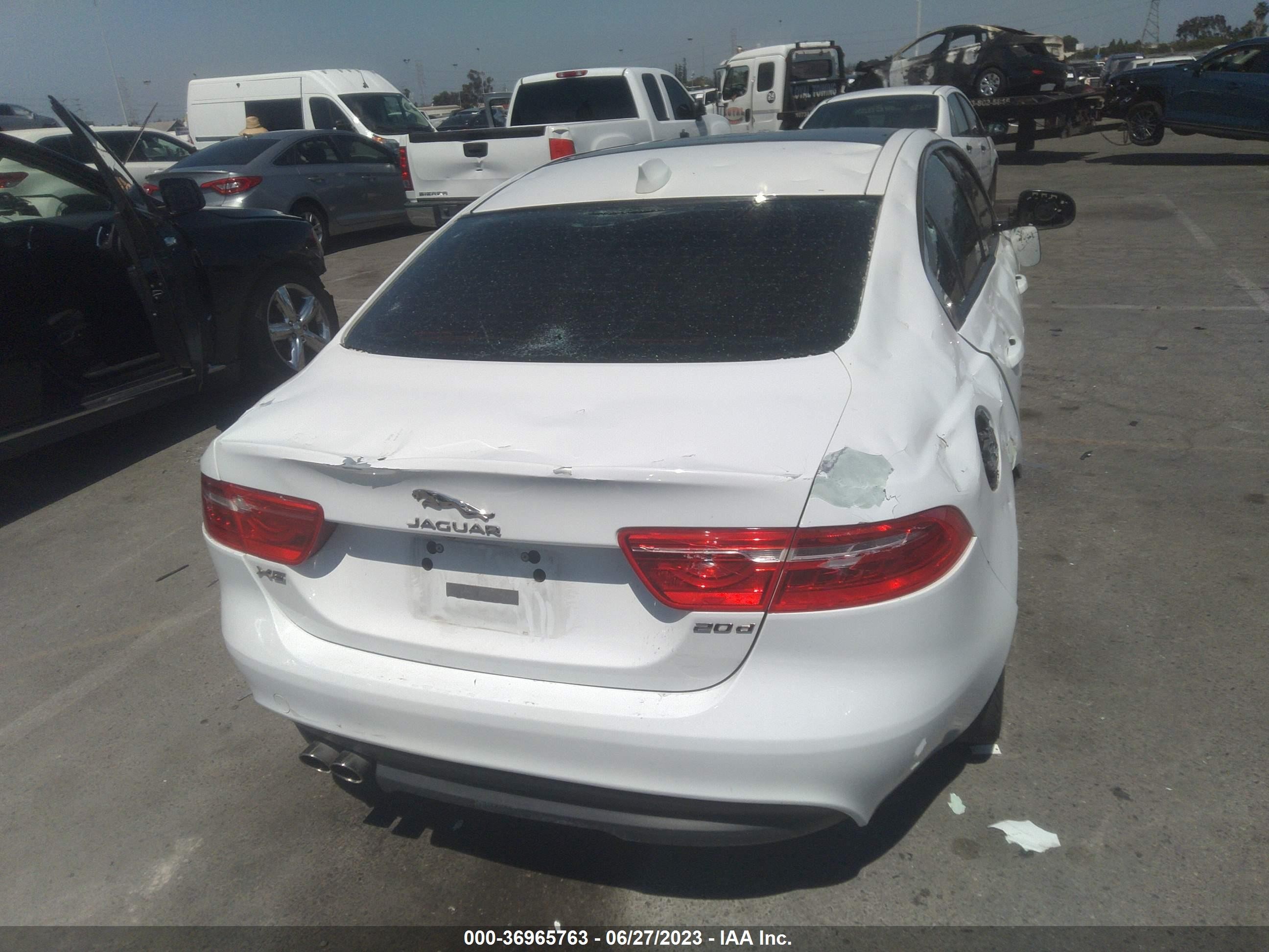 Photo 15 VIN: SAJAR4BN1HA970893 - JAGUAR XE 