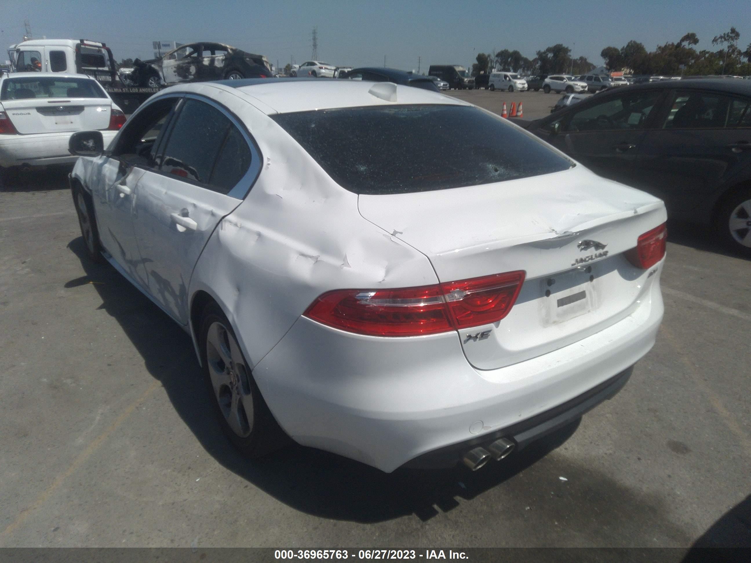 Photo 2 VIN: SAJAR4BN1HA970893 - JAGUAR XE 