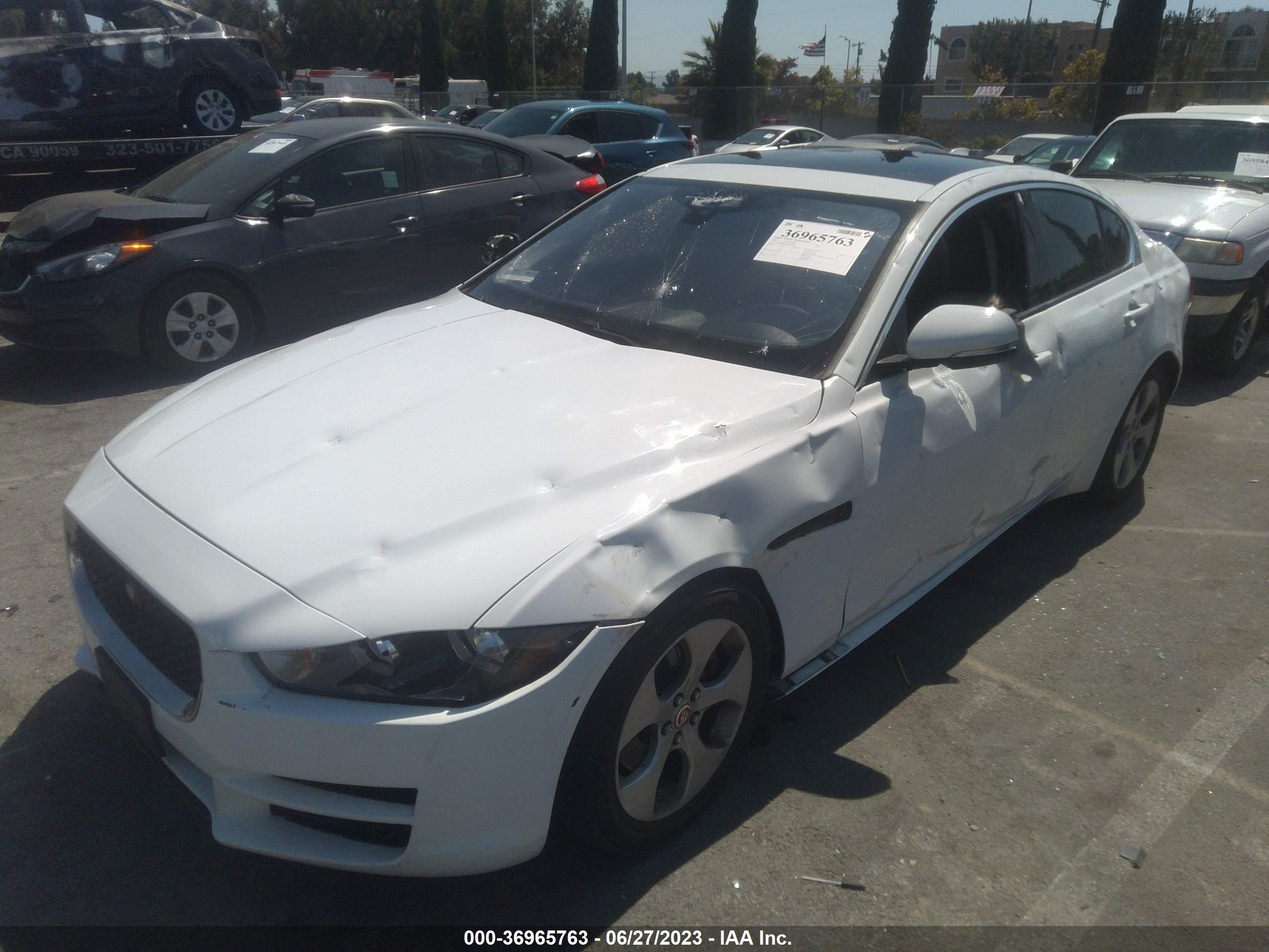 Photo 5 VIN: SAJAR4BN1HA970893 - JAGUAR XE 