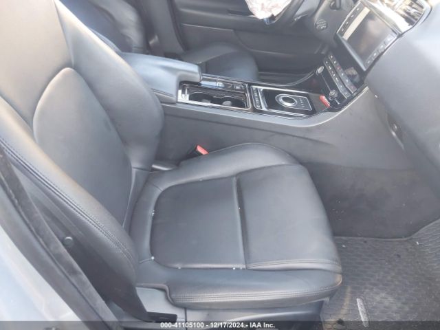 Photo 4 VIN: SAJAR4FN0JCP33509 - JAGUAR XE 