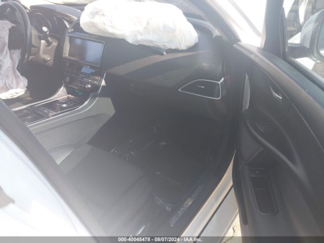 Photo 4 VIN: SAJAR4FX0KCP45291 - JAGUAR XE 