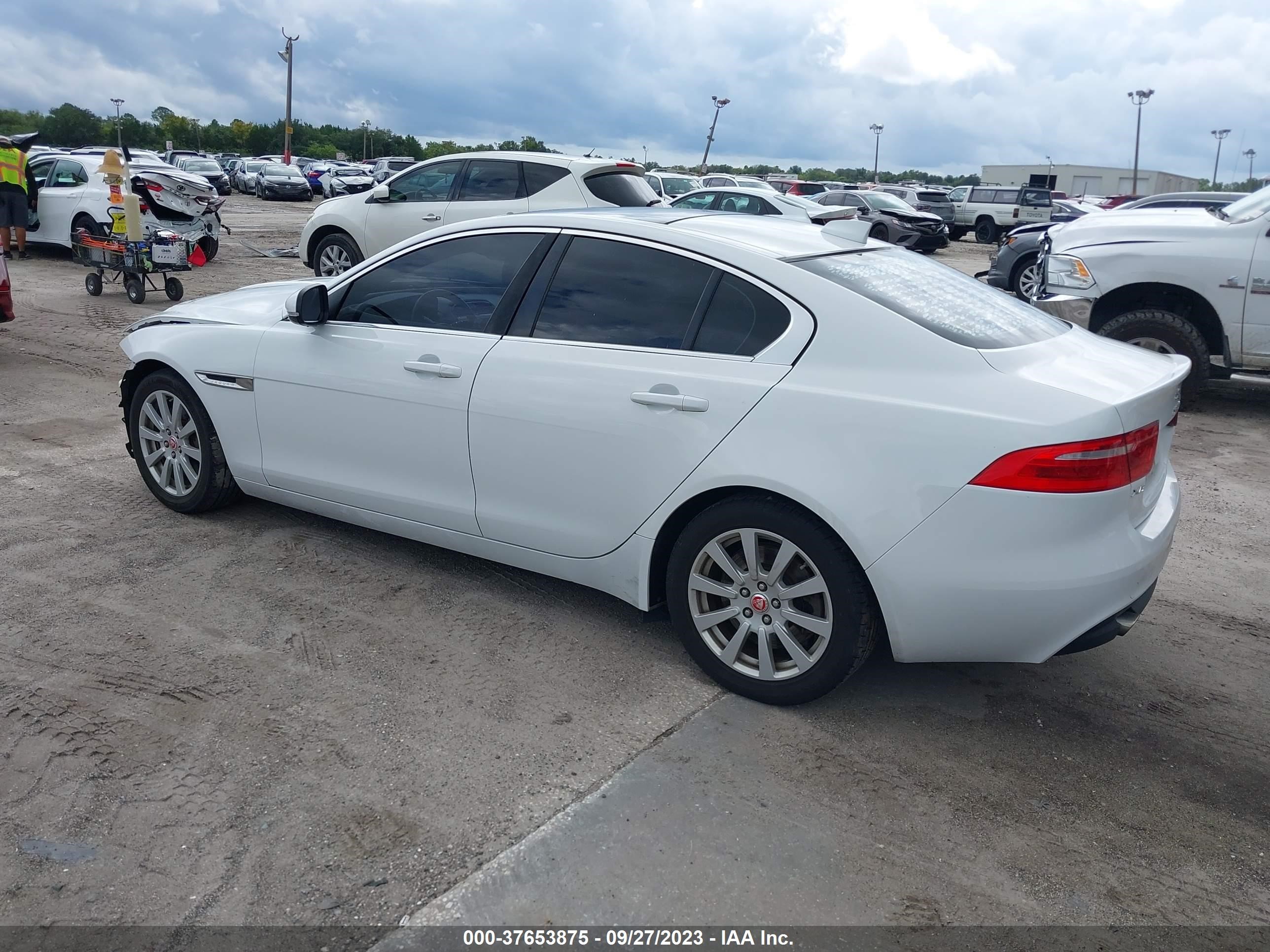 Photo 2 VIN: SAJAR4FX3KCP48296 - JAGUAR XE 