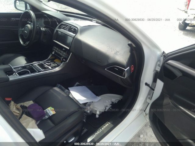 Photo 4 VIN: SAJAR4FX5KCP52799 - JAGUAR XE 