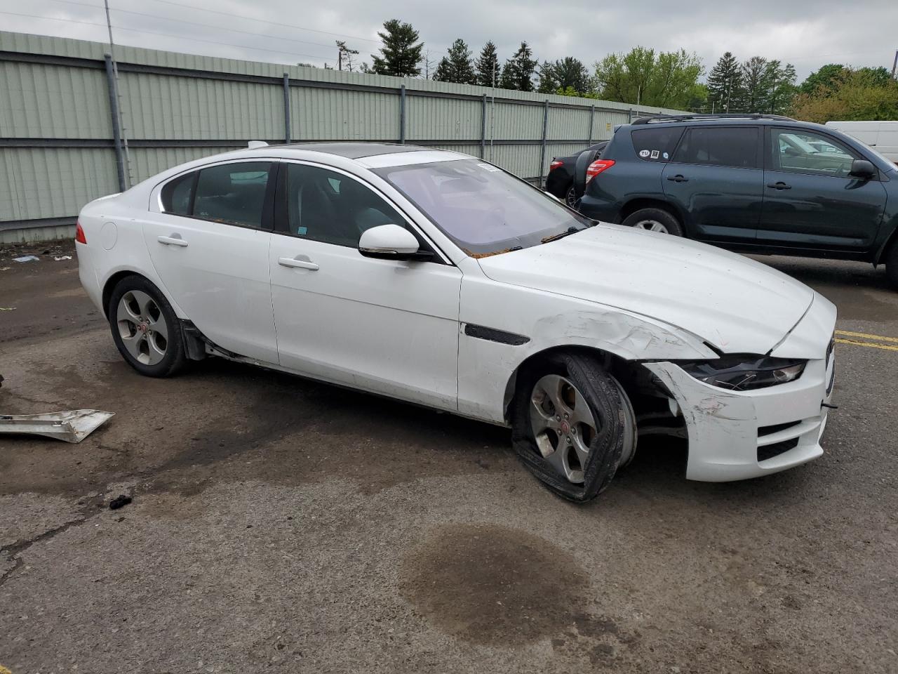 Photo 3 VIN: SAJAS4BN5HA976474 - JAGUAR XE 