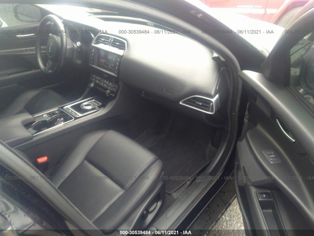 Photo 4 VIN: SAJAS4BN6HA952832 - JAGUAR XE 