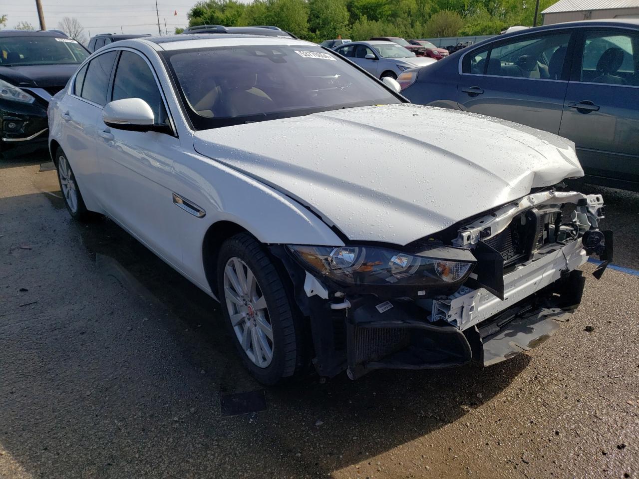 Photo 3 VIN: SAJAS4FX8KCP43759 - JAGUAR XE 