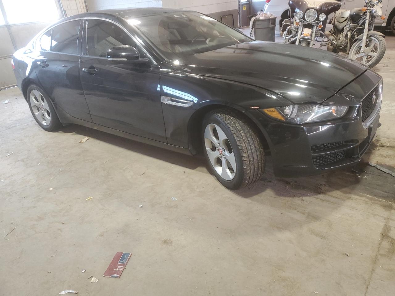 Photo 3 VIN: SAJAS4FX9JCP36429 - JAGUAR XE 