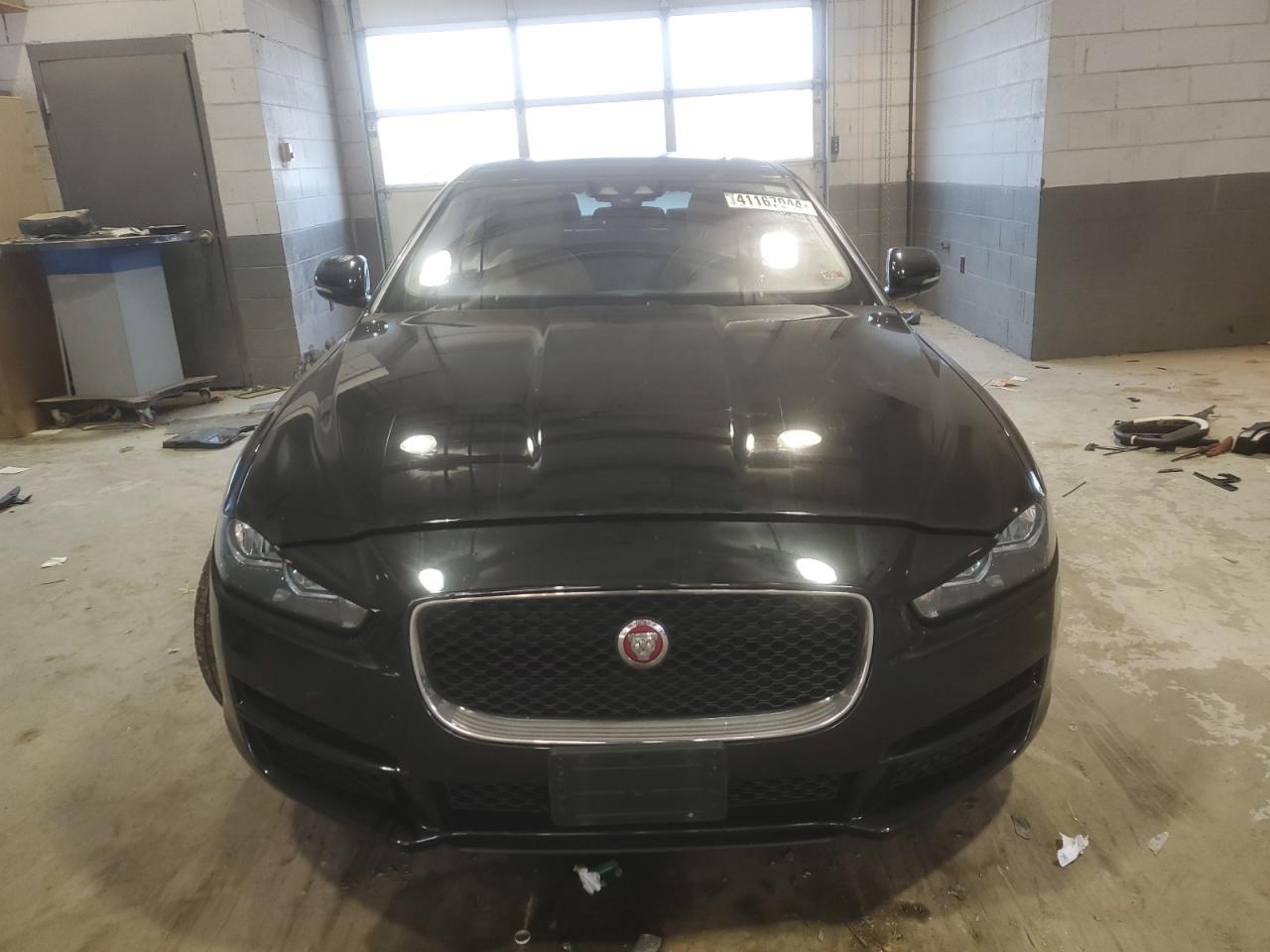 Photo 4 VIN: SAJAS4FX9JCP36429 - JAGUAR XE 