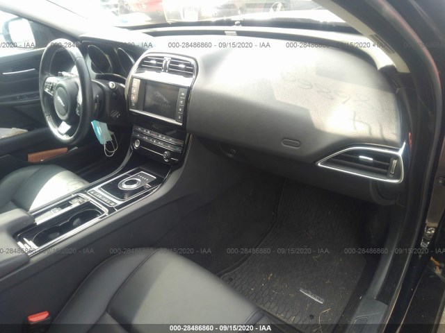 Photo 4 VIN: SAJAS4FXXJCP34852 - JAGUAR XE 