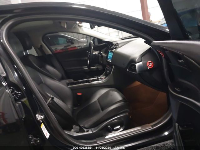 Photo 4 VIN: SAJAS4FXXKCP52690 - JAGUAR XE 