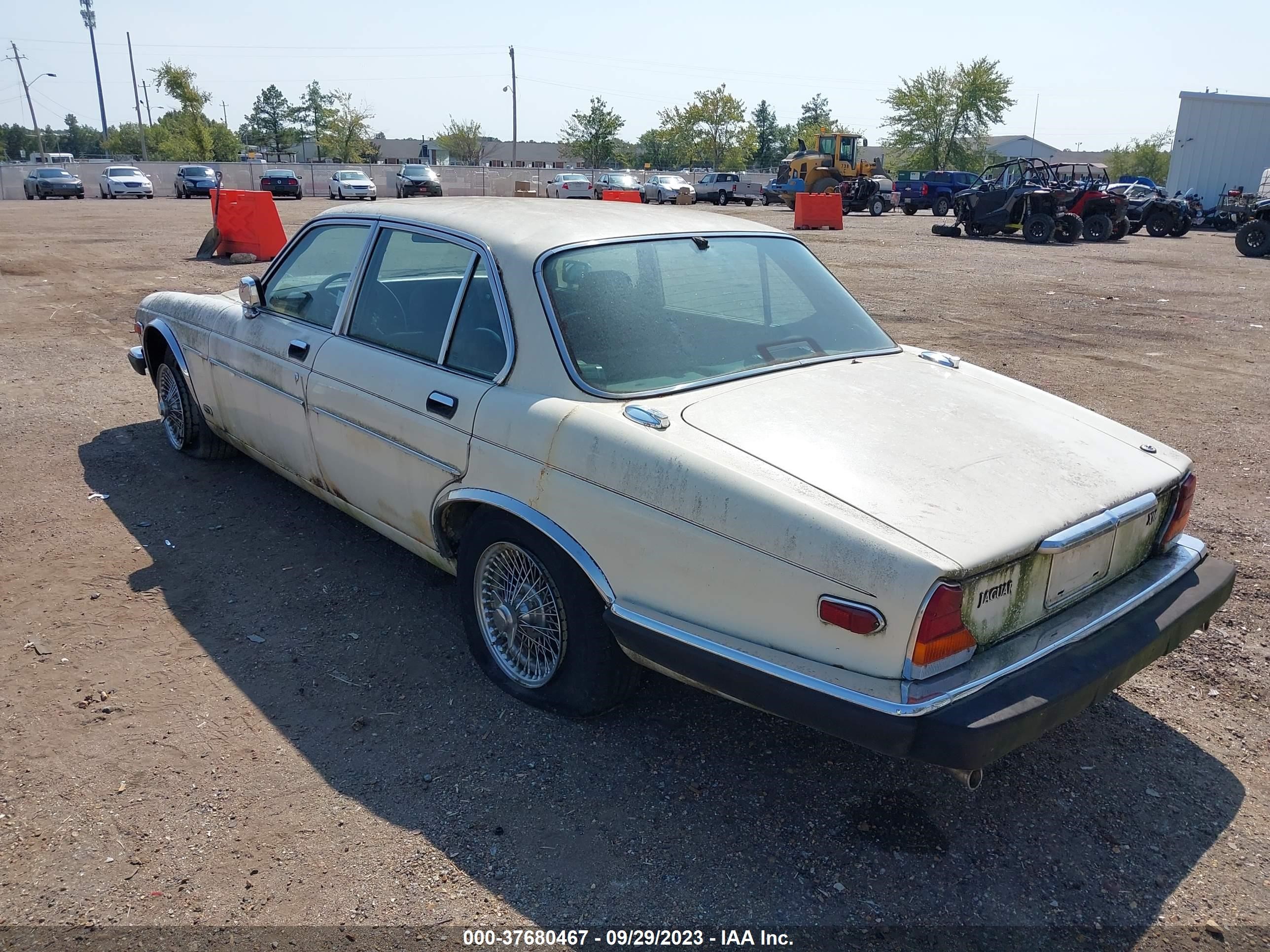 Photo 2 VIN: SAJAV1342HC468642 - JAGUAR XJ 