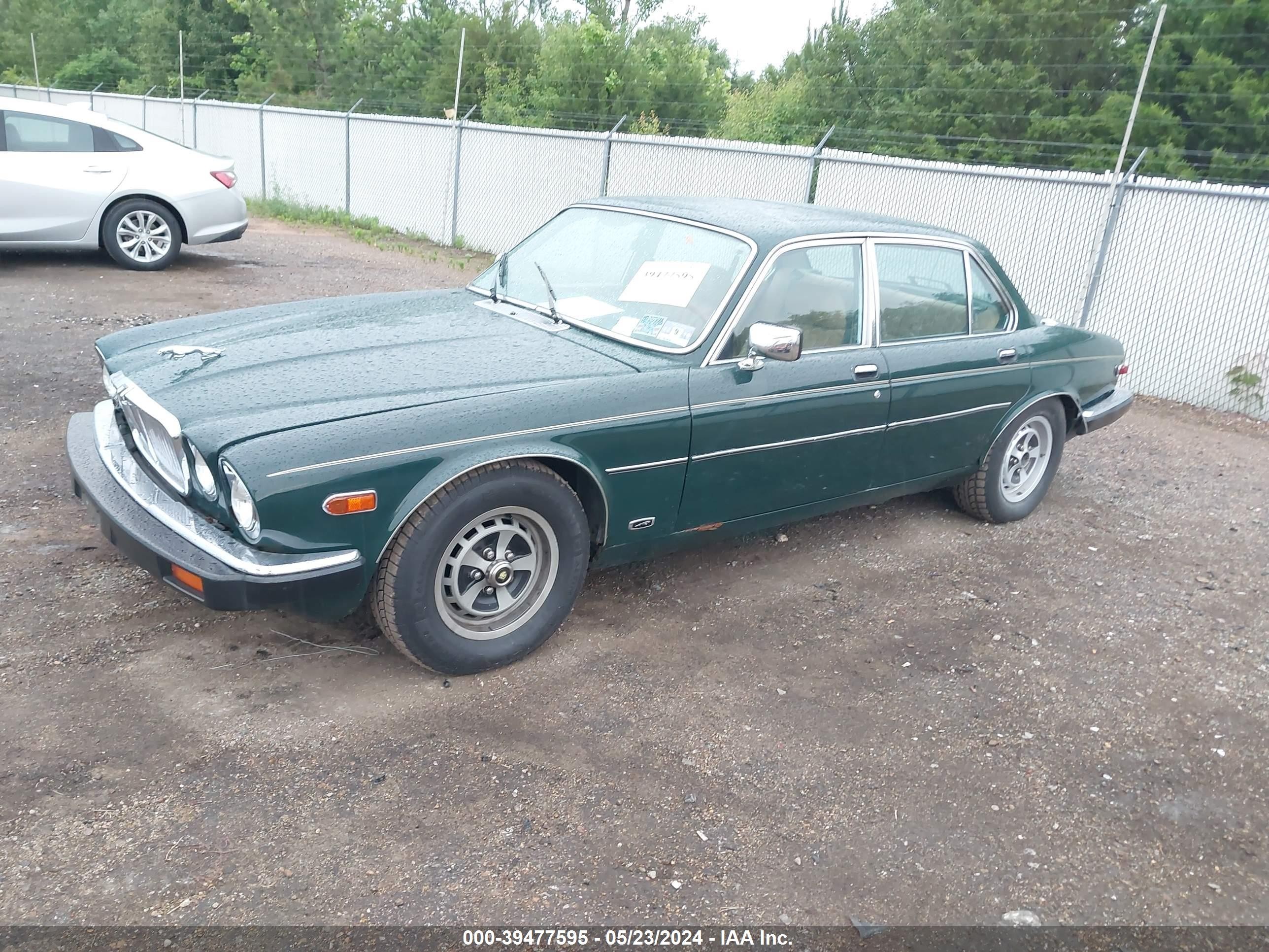 Photo 1 VIN: SAJAV134XHC466749 - JAGUAR XJ6 