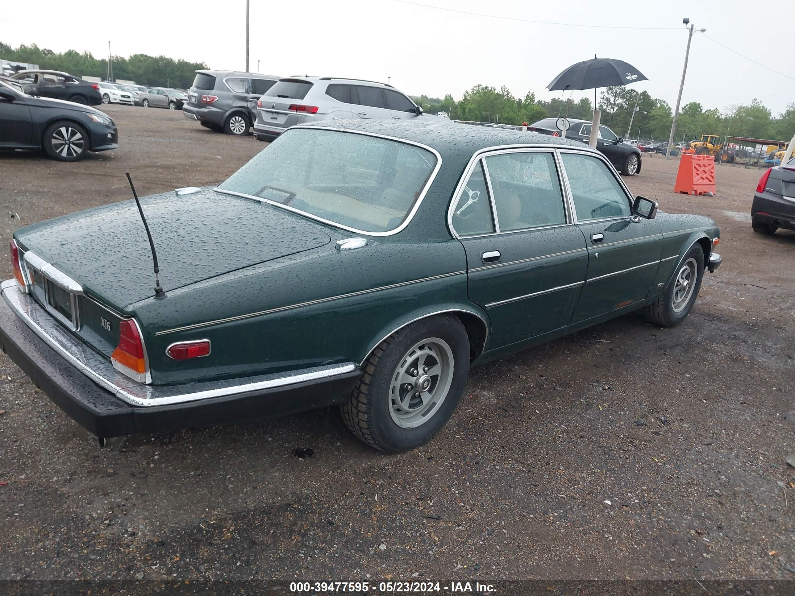 Photo 3 VIN: SAJAV134XHC466749 - JAGUAR XJ6 