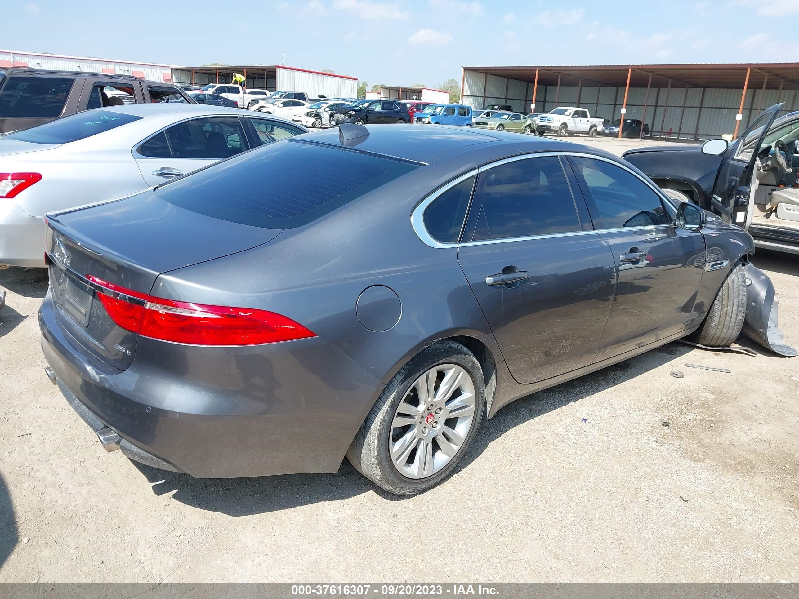 Photo 3 VIN: SAJBD4BV4GCY21058 - JAGUAR XF 