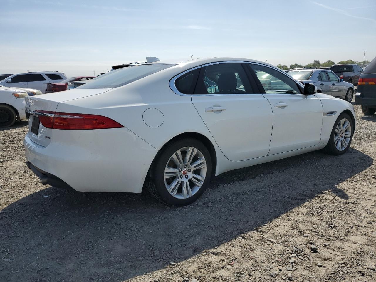 Photo 2 VIN: SAJBD4BVXHCY38576 - JAGUAR XF 