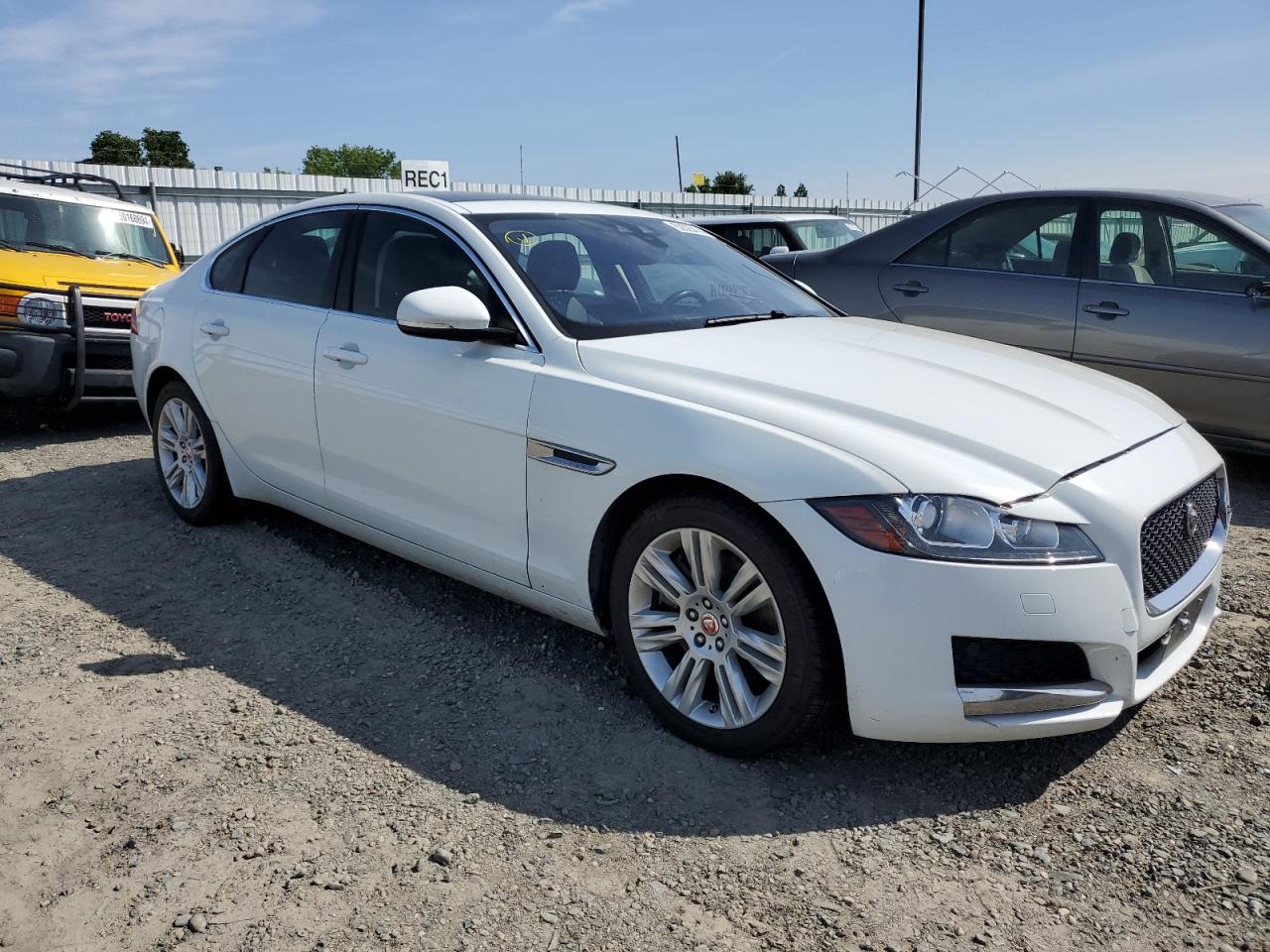 Photo 3 VIN: SAJBD4BVXHCY38576 - JAGUAR XF 