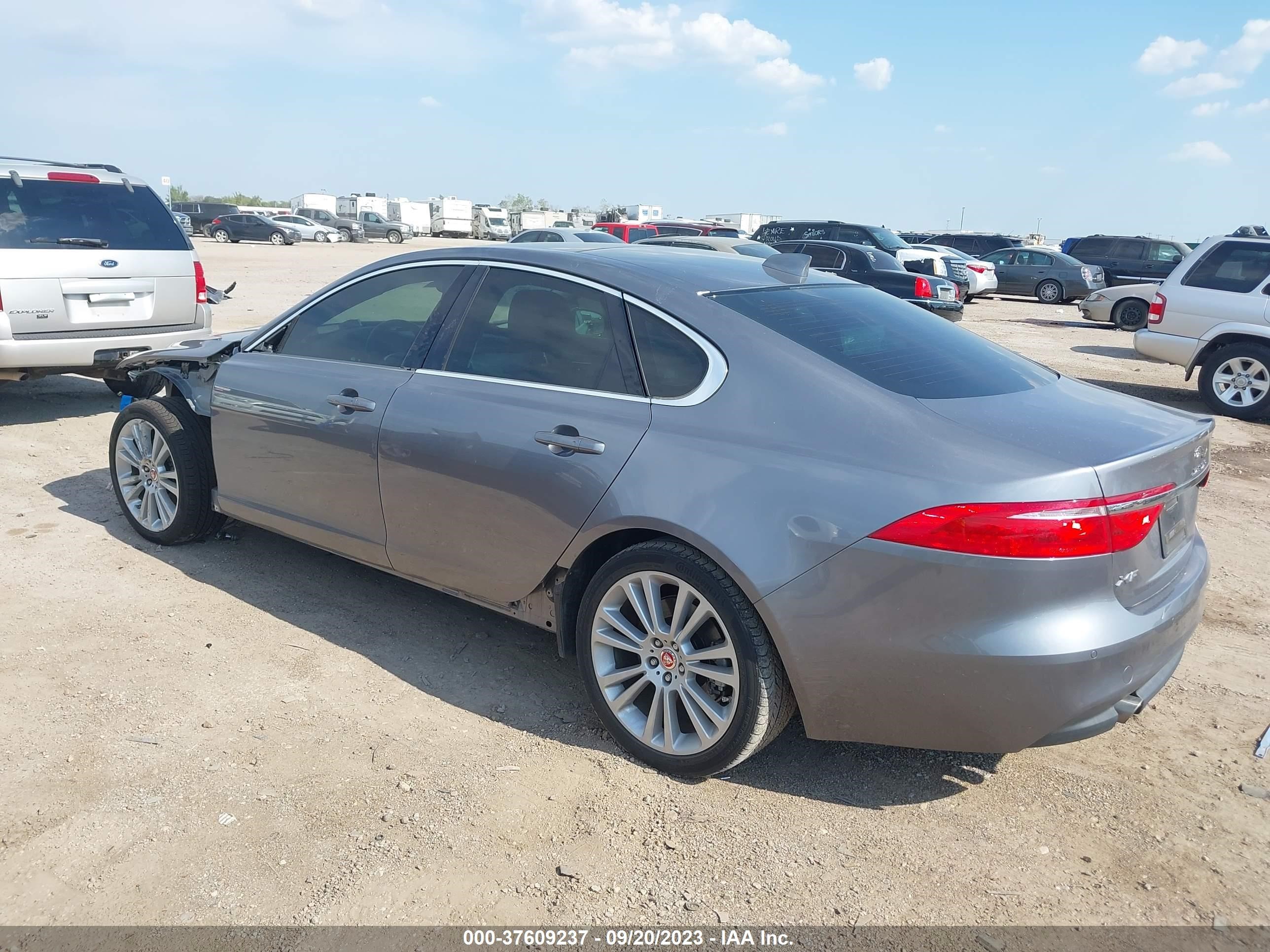 Photo 2 VIN: SAJBE4FX6LCY83225 - JAGUAR XF 